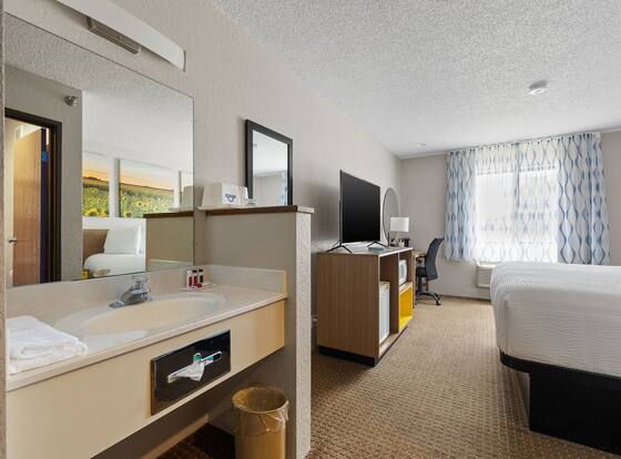 Days Inn by Wyndham Wall is a family friendly hotel in Wall, South Dakota (SD)
