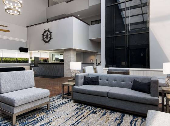 The Inn on Maritime Bay, Ascend Hotel Collection is a family friendly hotel in Manitowoc, Wisconsin (WI)