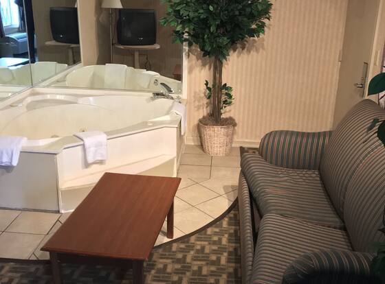 Home Town Inn is a family friendly hotel in Flint, Michigan (MI)