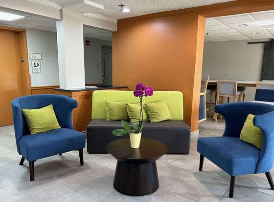 La Quinta Inn & Suites by Wyndham Orlando South is a family friendly hotel in Hunters Creek, Florida (FL)