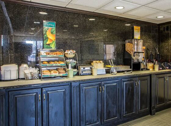 Quality Inn Elgin I-90 is a family friendly hotel in Elgin, Illinois (IL)