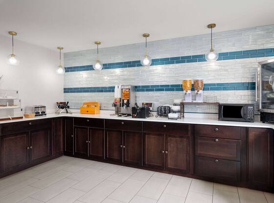 La Quinta Inn by Wyndham Indianapolis Airport Executive Dr is a family friendly hotel in Indianapolis, Indiana (IN)