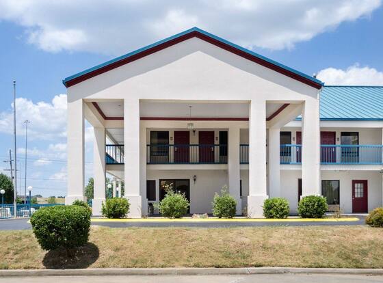 Econo Lodge Canton I-55 is a family friendly hotel in Canton, Mississippi (MS)