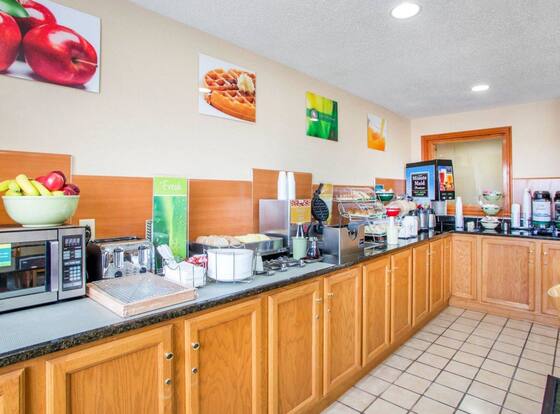Quality Inn Ottawa near Starved Rock State Park is a family friendly hotel in Ottawa, Illinois (IL)