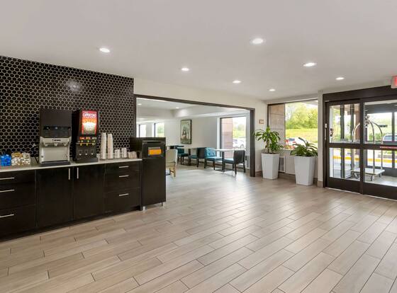 La Quinta Inn & Suites by Wyndham Des Moines West Clive is a family friendly hotel in Clive, Iowa (IA)