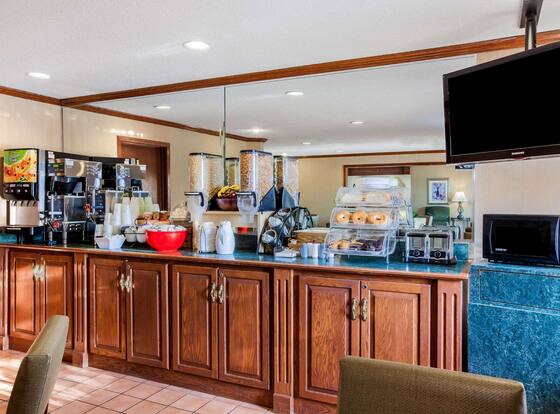 La Quinta Inn by Wyndham Detroit Southgate is a family friendly hotel in Southgate, Michigan (MI)