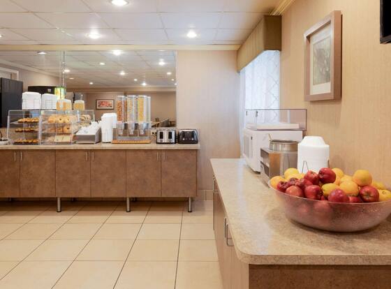 La Quinta Inn by Wyndham Minneapolis Airport Bloomington is a family friendly hotel in Bloomington, Minnesota (MN)
