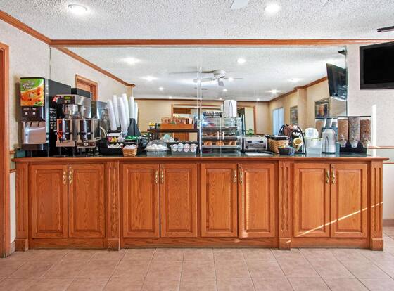 La Quinta Inn & Suites by Wyndham Albuquerque Journal Ctr NW is a family friendly hotel in Albuquerque, New Mexico (NM)