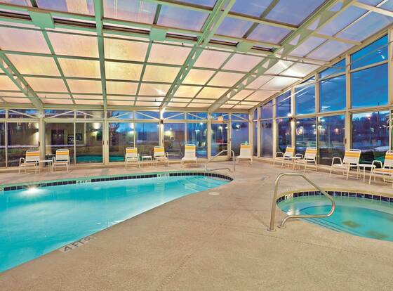 La Quinta Inn & Suites by Wyndham Mansfield OH is a family friendly hotel in Mansfield, Ohio (OH)