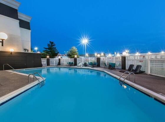 La Quinta Inn & Suites by Wyndham Goodlettsville - Nashville is a family friendly hotel in Goodlettsville, Tennessee (TN)