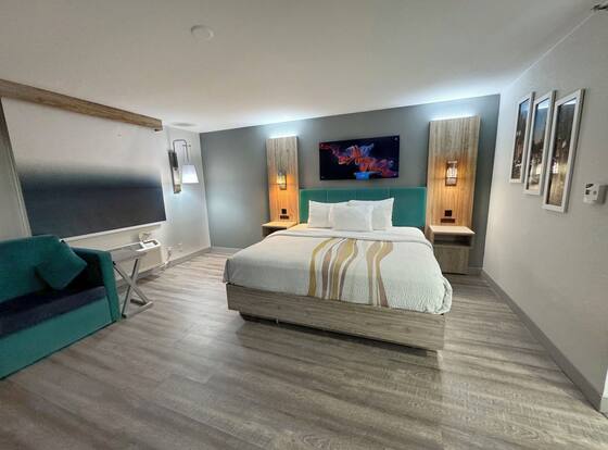 La Quinta Inn & Suites by Wyndham Nashville Franklin is a family friendly hotel in Franklin, Tennessee (TN)