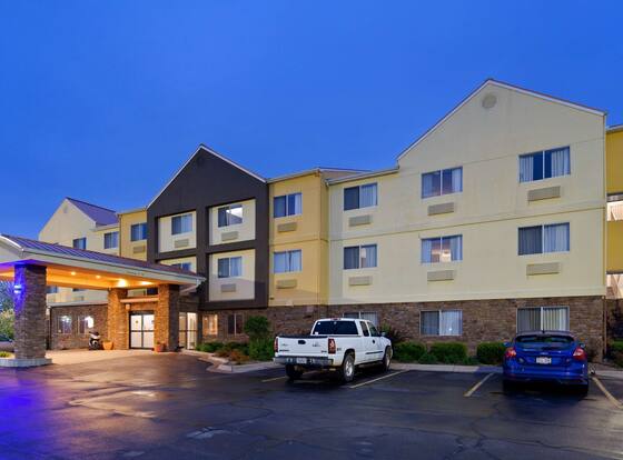 Best Western Muscatine / Pearl City Hotel is a family friendly hotel in Muscatine, Iowa (IA)