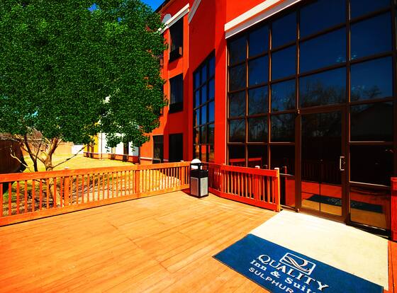 Quality Suites is a family friendly hotel in Sulphur, Louisiana (LA)