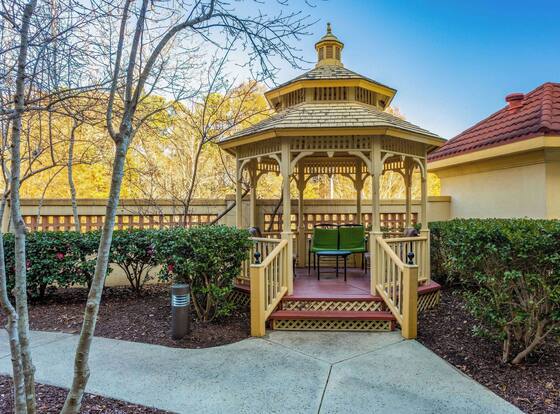 La Quinta Inn & Suites by Wyndham Raleigh Cary is a family friendly hotel in Cary, North Carolina (NC)