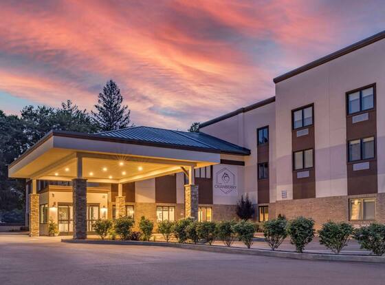 The Cranberry, Ascend Hotel Collection is a family friendly hotel in Cheat Lake, West Virginia (WV)