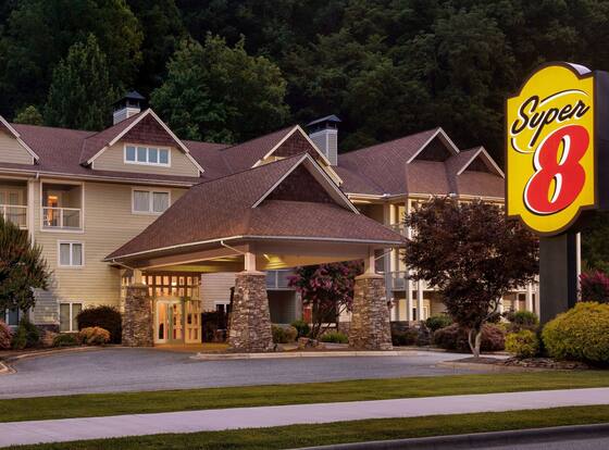 Super 8 by Wyndham Cherokee is a family friendly hotel in Cherokee, North Carolina (NC)