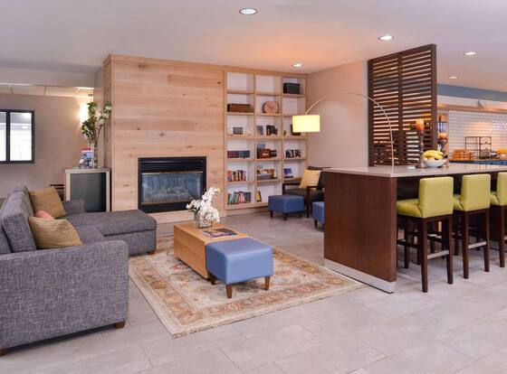 Country Inn & Suites by Radisson, Omaha Airport, IA is a family friendly hotel in Carter Lake, Iowa (IA)