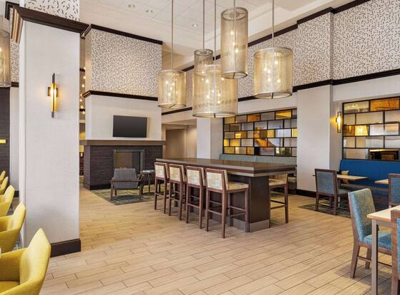 Hampton Inn by Hilton Shelton is a family friendly hotel in Shelton, Connecticut (CT)
