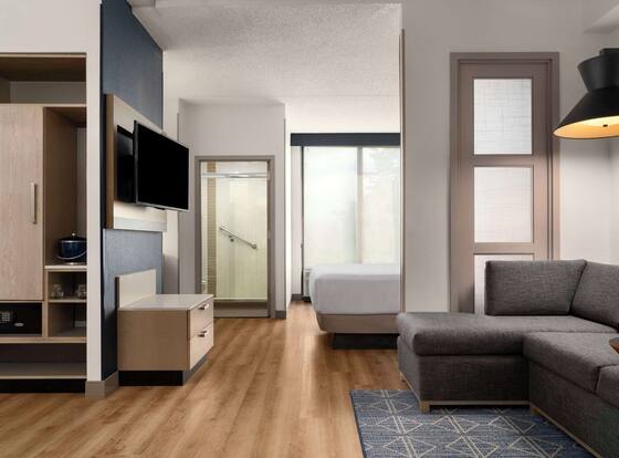 Hyatt Place Secaucus/Meadowlands is a family friendly hotel in Secaucus, New Jersey (NJ)