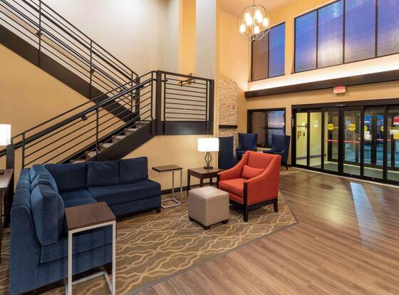 Comfort Suites is a family friendly hotel in Anoka, Minnesota (MN)