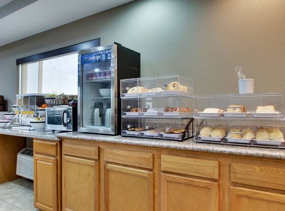 EverSpring Inn & Suites is a family friendly hotel in Oskaloosa, Iowa (IA)