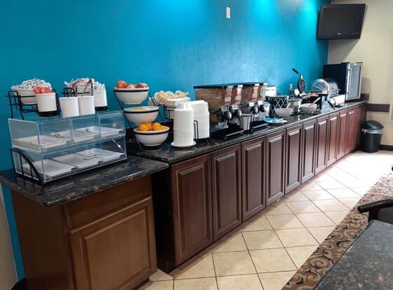 Super 8 by Wyndham Great Bend is a family friendly hotel in Great Bend, Kansas (KS)