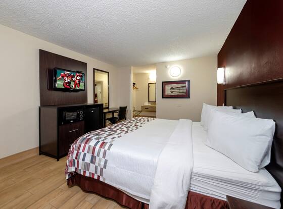 Red Roof Inn New Orleans - Westbank is a family friendly hotel in Harvey, Louisiana (LA)