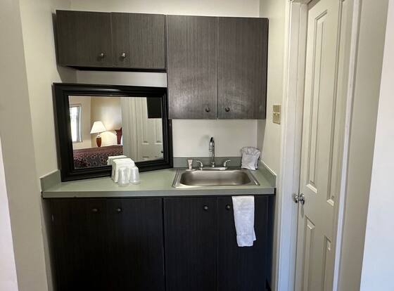 Desert Sands Inn & Suites is a family friendly hotel in Albuquerque, New Mexico (NM)