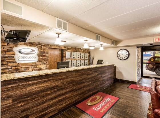Econo Lodge Mayo Clinic Area is a family friendly hotel in Rochester, Minnesota (MN)