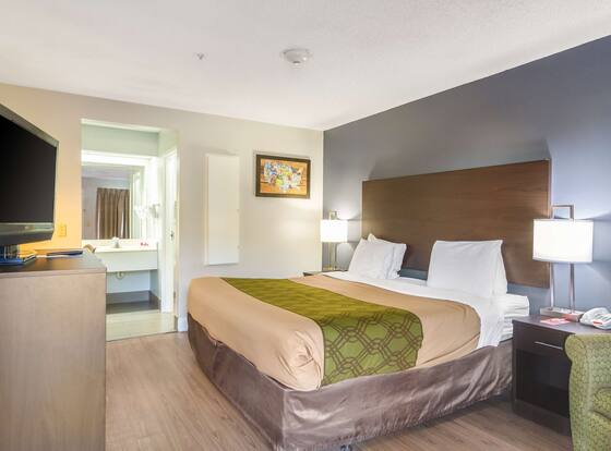 SureStay Hotel by Best Western Brunswick is a family friendly hotel in Country Club Estates, Georgia (GA)