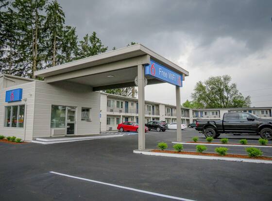 Motel 6 Tigard, OR - Portland Southwest is a family friendly hotel in Tigard, Oregon (OR)