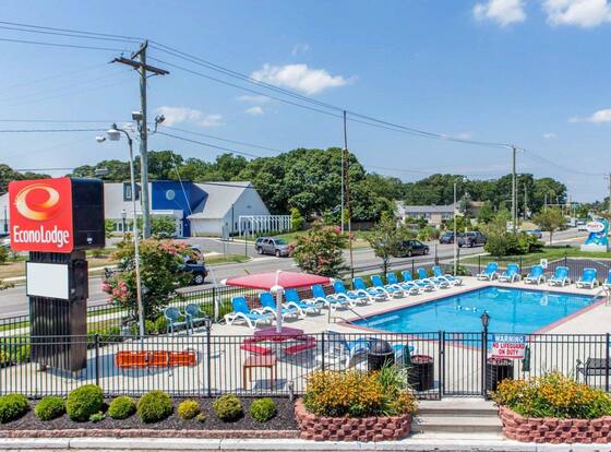 Econo Lodge Somers Point is a family friendly hotel in Somers Point, New Jersey (NJ)