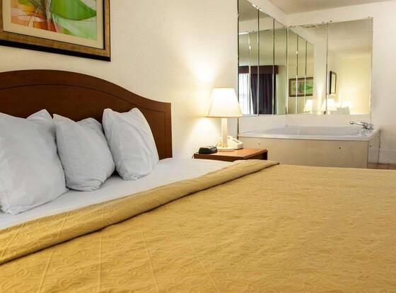 Quality Inn & Suites is a family friendly hotel in Indianapolis, Indiana (IN)