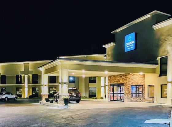 Clarion Inn & Suites is a family friendly hotel in Evansville, Indiana (IN)