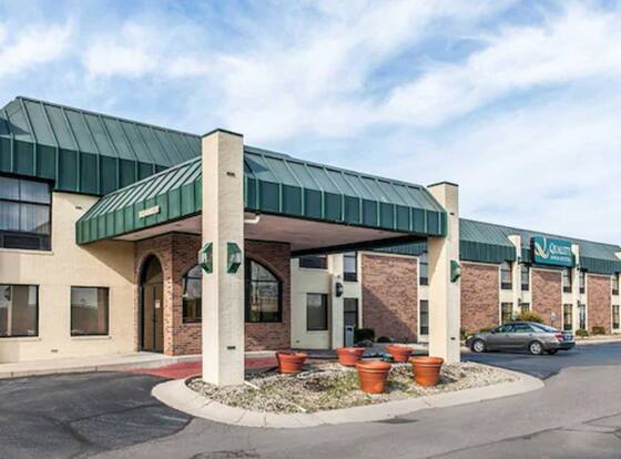 Quality Inn & Suites Shelbyville I-74 is a family friendly hotel in Shelbyville, Indiana (IN)