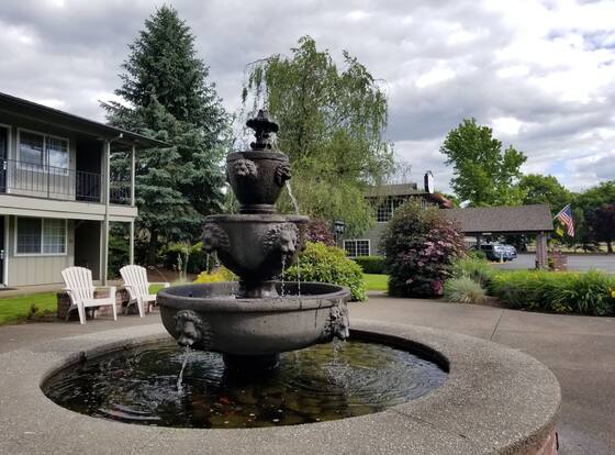 Village Inn Springfield is a family friendly hotel in Springfield, Oregon (OR)