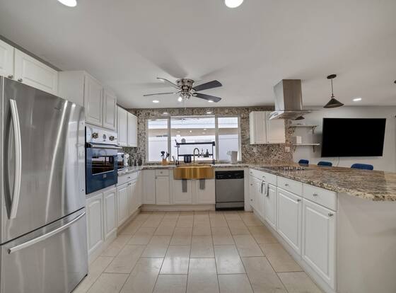 Vibrant In Vegas - 4 Bd With Shimmering Pool! 4 Bedroom Home by RedAwning is a family friendly hotel in Las Vegas, Nevada (NV)