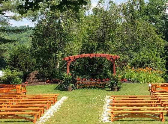 Publick House Historic Inn and Country Motor Lodge is a family friendly hotel in Fiskdale, Massachusetts (MA)
