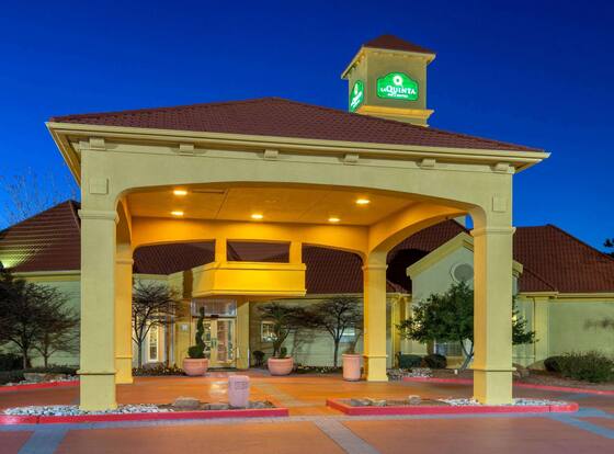 La Quinta Inn & Suites by Wyndham Albuquerque West is a family friendly hotel in Rio Rancho, New Mexico (NM)