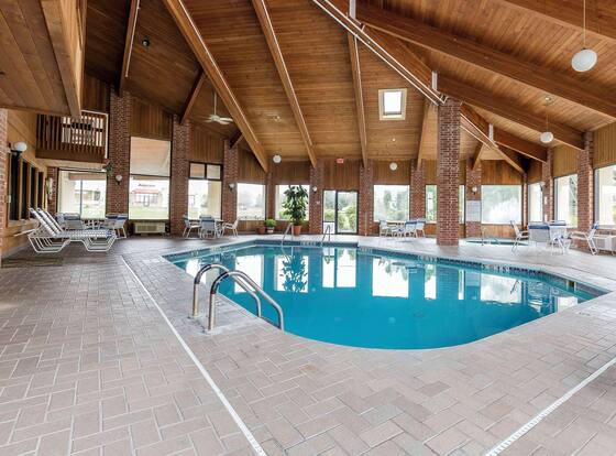 Quality Inn Sycamore - DeKalb is a family friendly hotel in Sycamore, Illinois (IL)