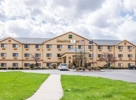 Quality Inn & Suites South Bend Airport is a family friendly hotel in South Bend, Indiana (IN)