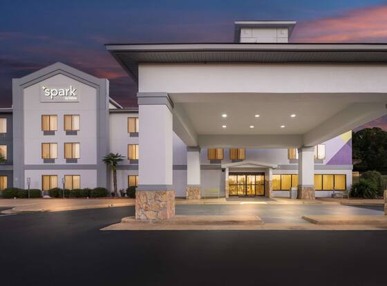 Spark by Hilton Tuscaloosa University is a family friendly hotel in Tuscaloosa, Alabama (AL)
