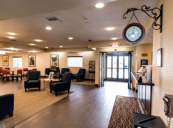 Comfort Inn And Suites Paw Paw is a family friendly hotel in Paw Paw, Michigan (MI)