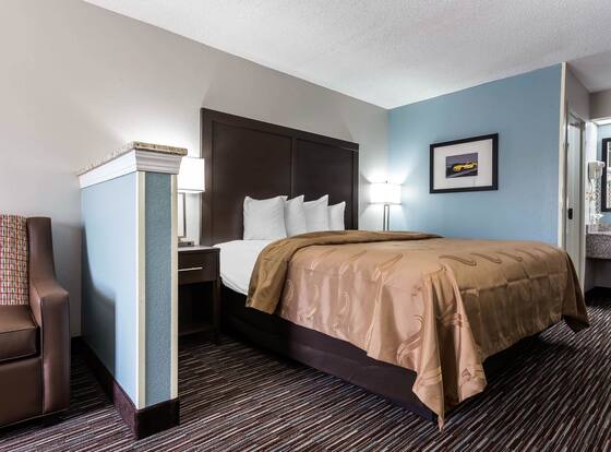 Quality Inn & Suites Mooresville - Lake Norman is a family friendly hotel in Mooresville, North Carolina (NC)