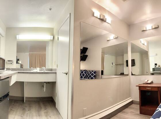 Americas Inn and Suite is a family friendly hotel in Shoreline, Washington (WA)