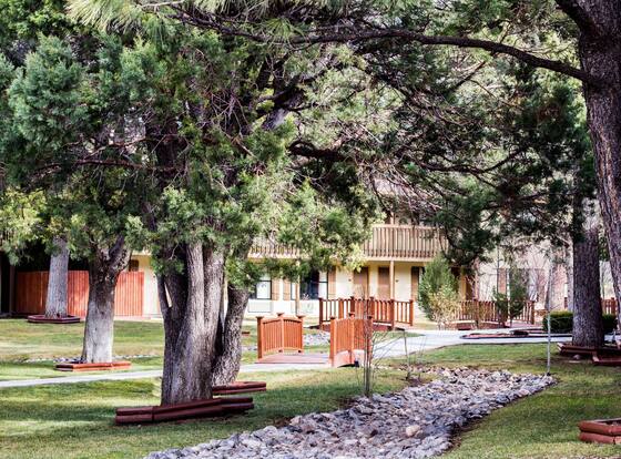 Best Western Pine Springs Inn is a family friendly hotel in Ruidoso Downs, New Mexico (NM)
