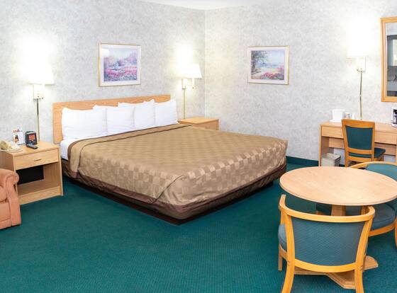 Regency Inn Perrysburg is a family friendly hotel in Perrysburg, Ohio (OH)
