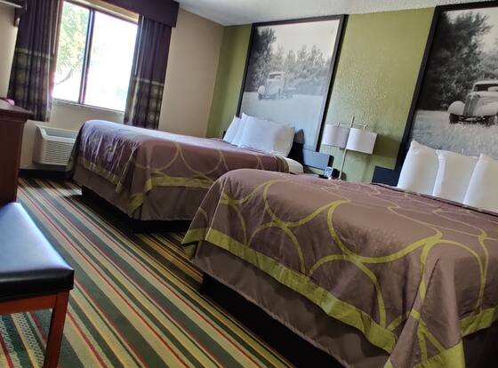 Super 8 by Wyndham Champaign is a family friendly hotel in Champaign, Illinois (IL)