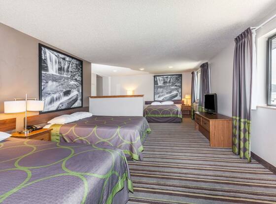 Super 8 by Wyndham Dunbar/Charleston Area is a family friendly hotel in Dunbar, West Virginia (WV)