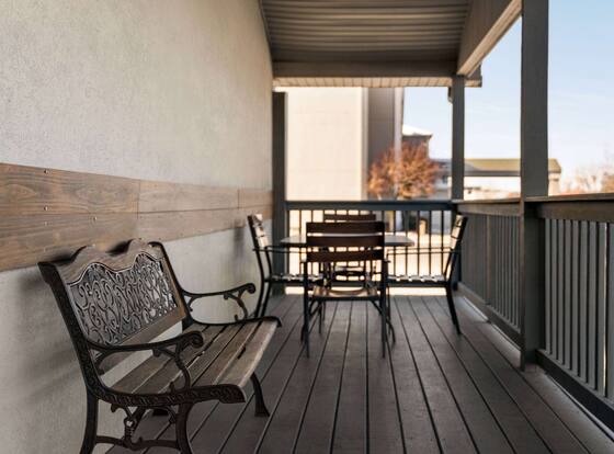 Super 8 by Wyndham Columbus/Edinburgh is a family friendly hotel in Columbus, Indiana (IN)